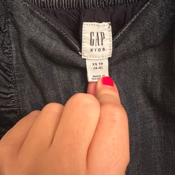Gap kids denim ruffle overall, size 4-5! Only 16 dollars! - Picture 3 of 4